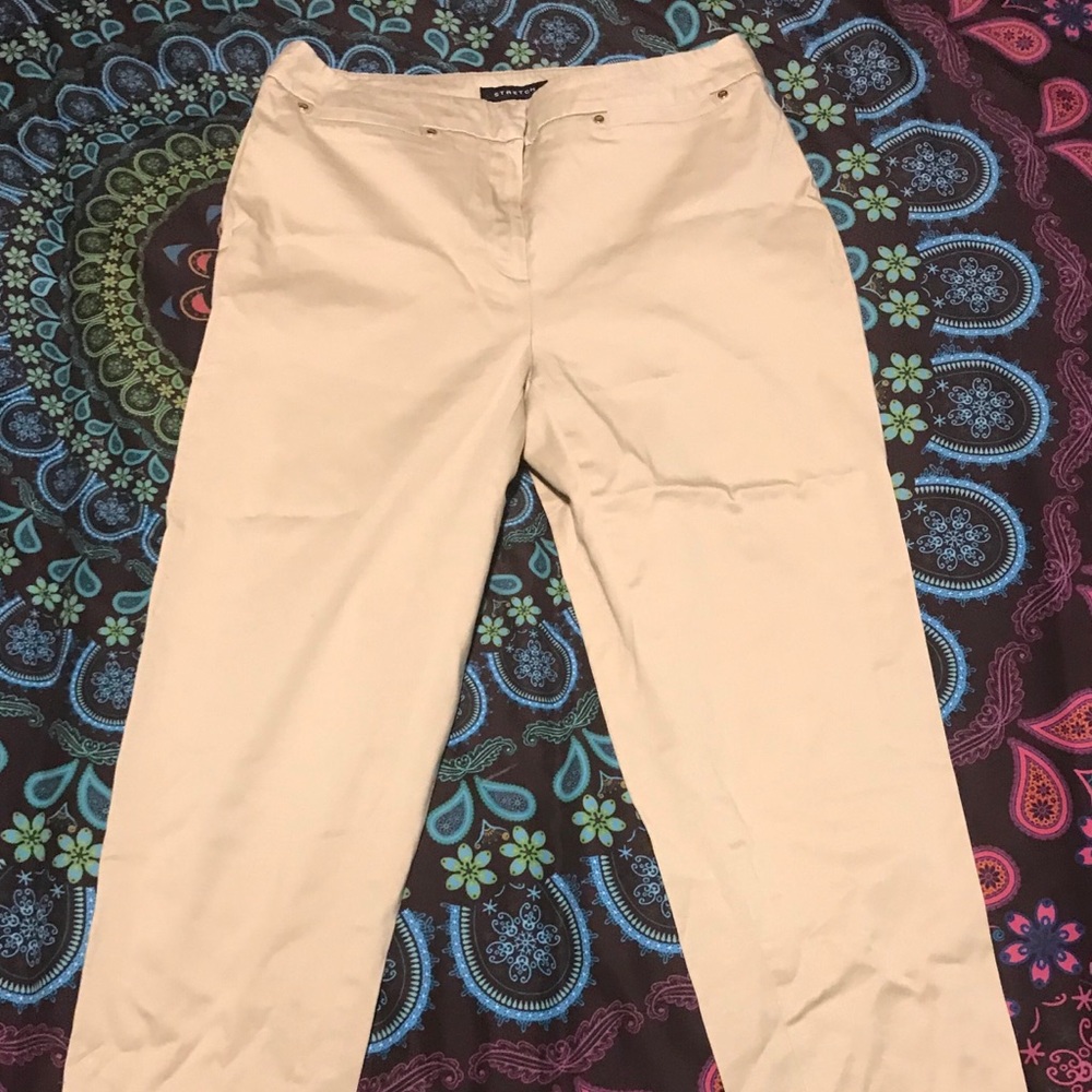 Jones New York stretch capris.
